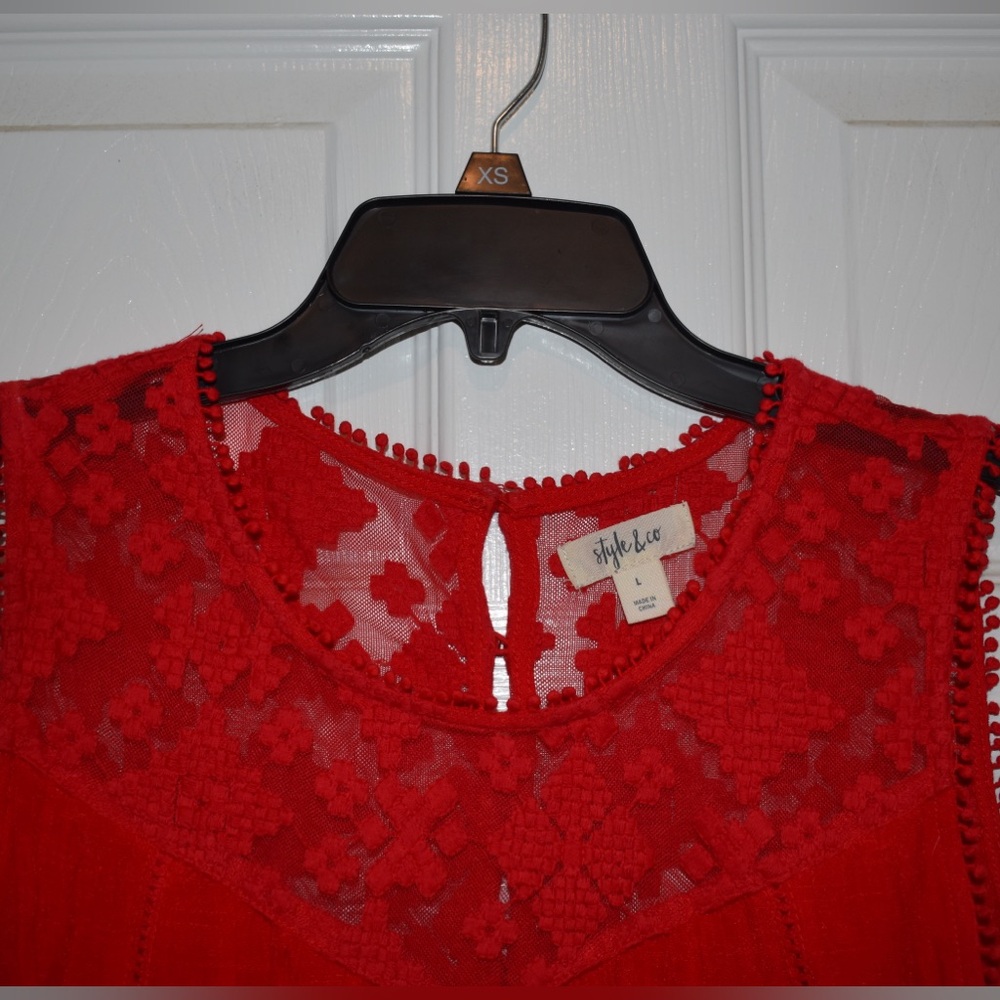 Style & Co Red Sleeveless Tiered Blouse. Size L - Picture 5 of 5
